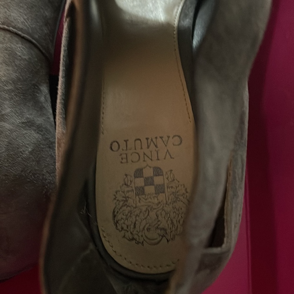 Vince camuto grey suede zipper in back open toed heels brand new size 12 m - Picture 8 of 8
